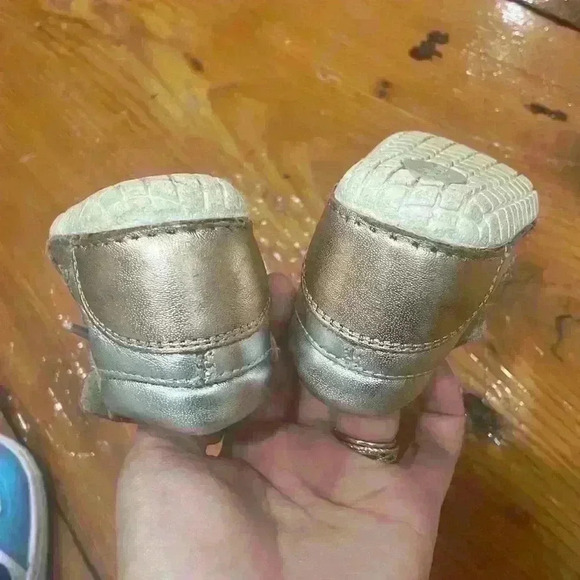 Old Soles Australia silver and rose gold 6-9 months US 3 baby sneaker shoes - Picture 3 of 9